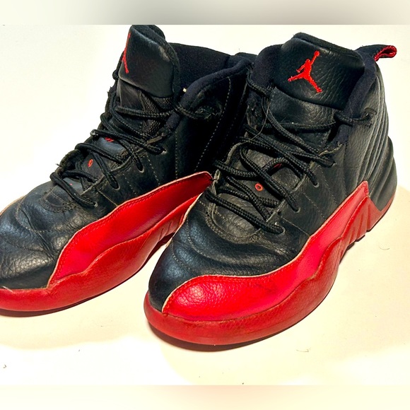 AIR JORDAN 12 retro Flu Game youth size 1.5 high tops - Picture 3 of 7